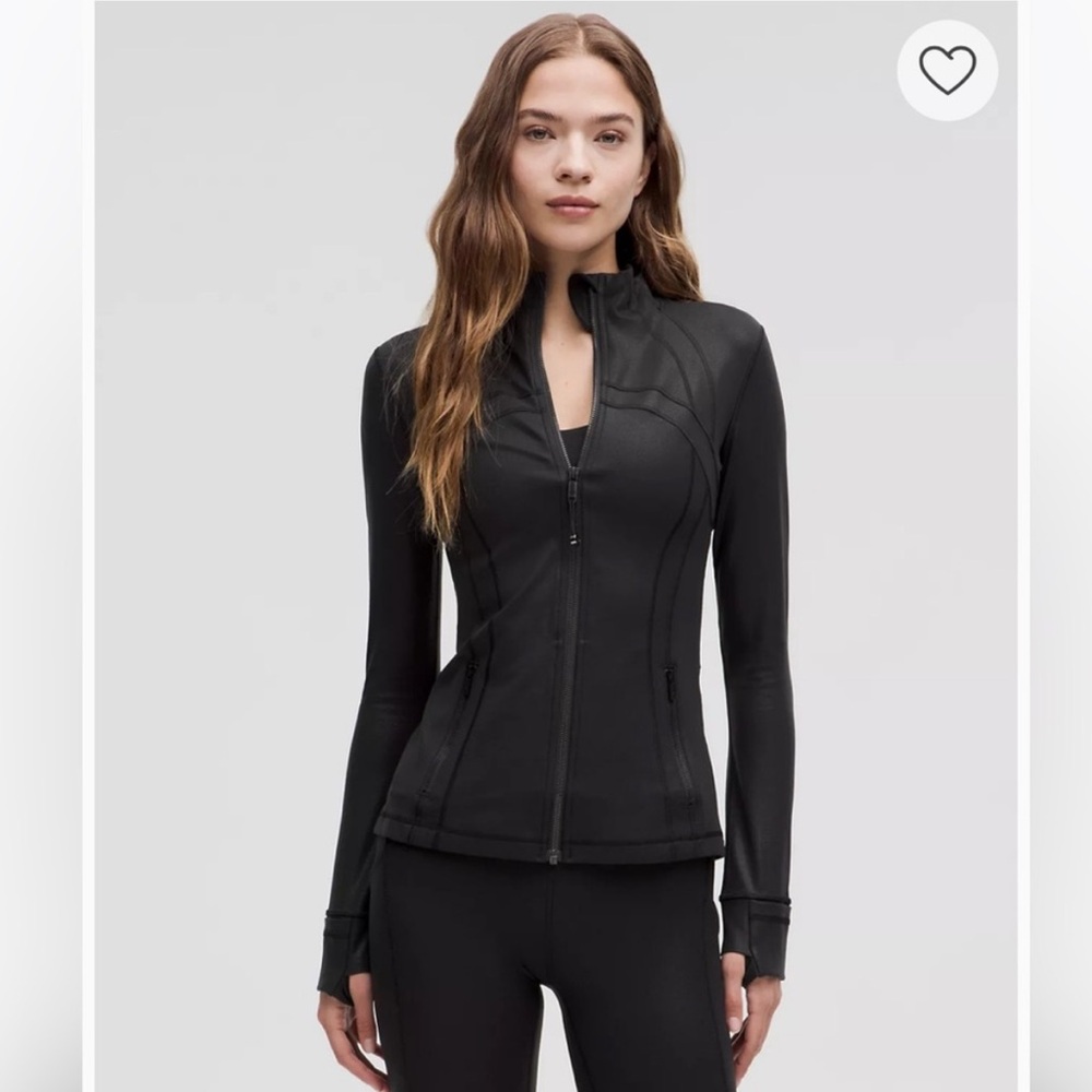 Lululemon Define Jacket size 6 form fitting with finger loops